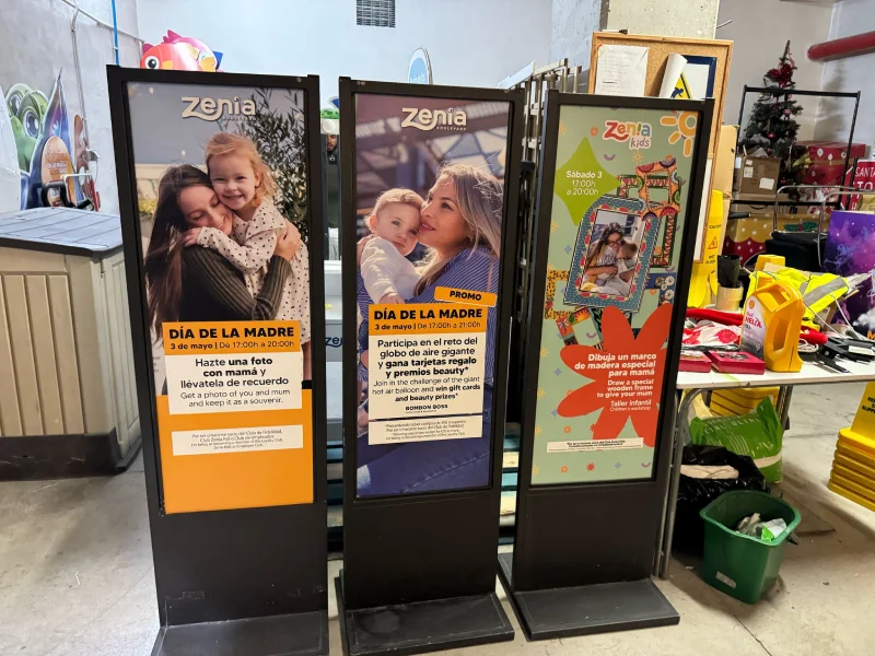 Tótems de impresión digital de gran formato en La Zenia Boulevard