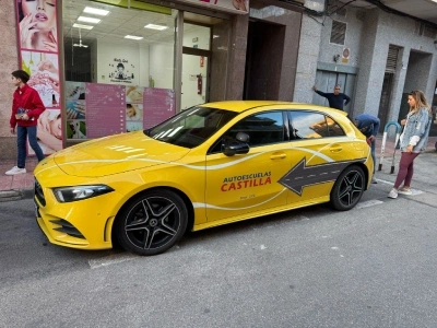 Rotulación completa de vehículo de Autoescuela Castilla