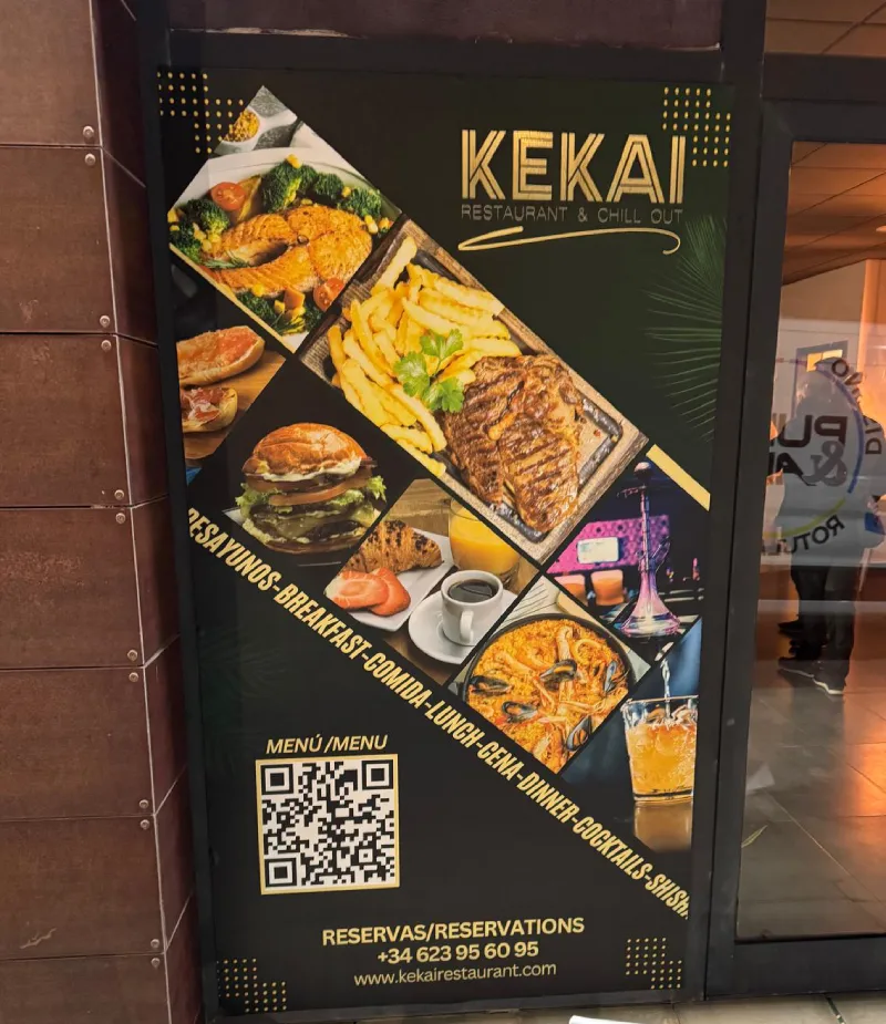 Vinilo de escaparate con carta e información del restaurante Kekai