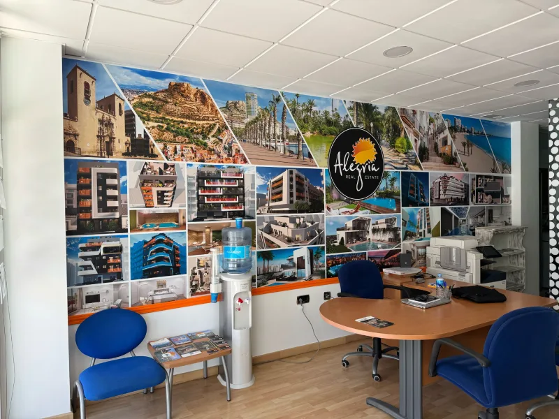 Vinilo de pared de gran formato para la inmobiliaria Alegría Real Estate